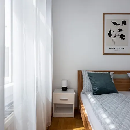 Urania Apartament *