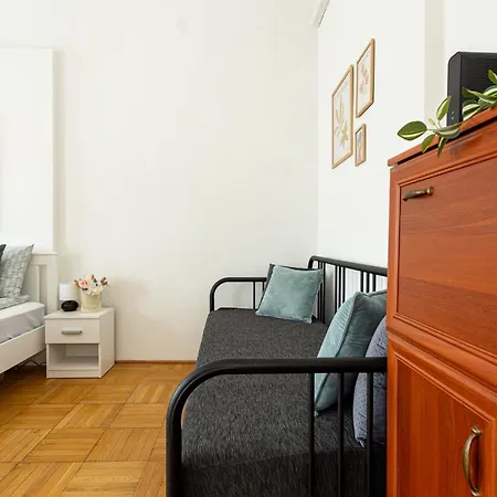 Urania Apartament *